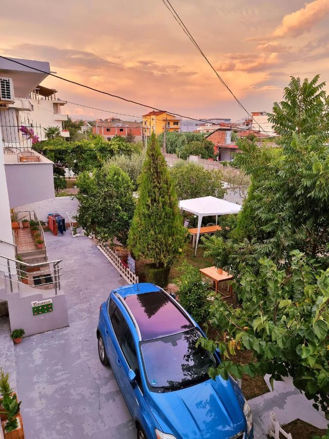 Guest House Vila Elezi Durrës Exterior foto