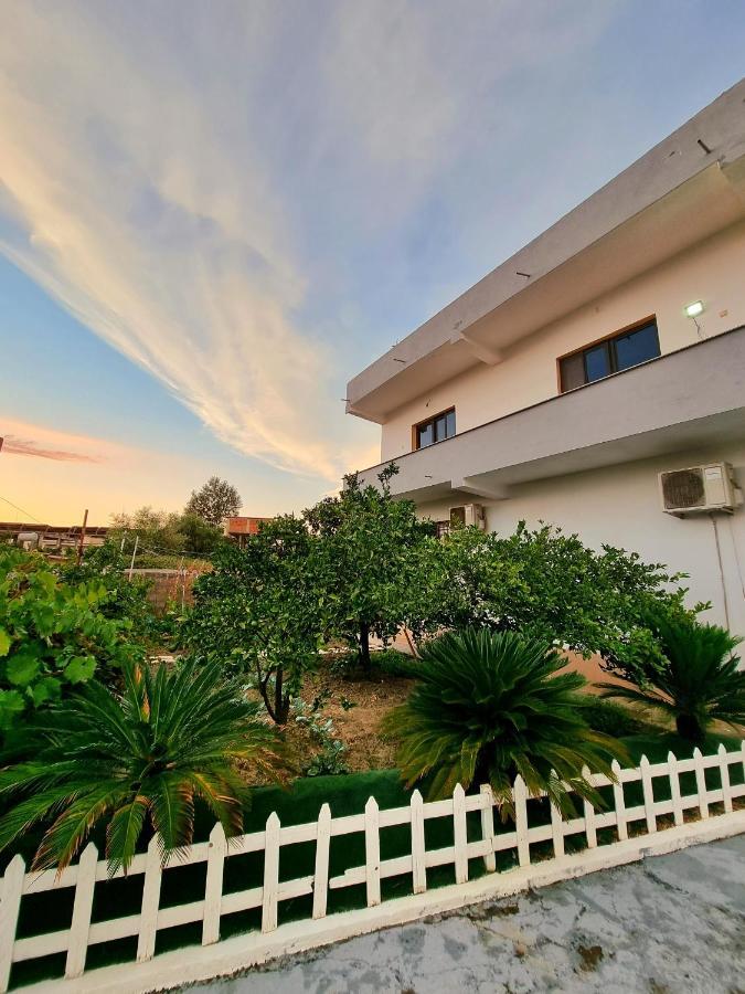 Guest House Vila Elezi Durrës Exterior foto